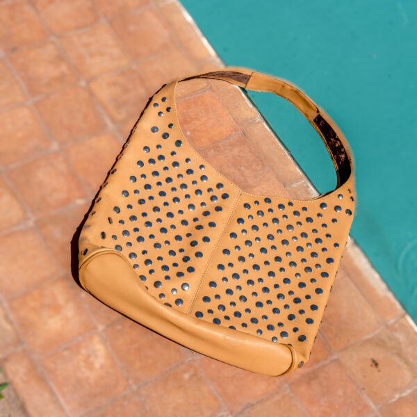 Sac bondouliere a clous beige