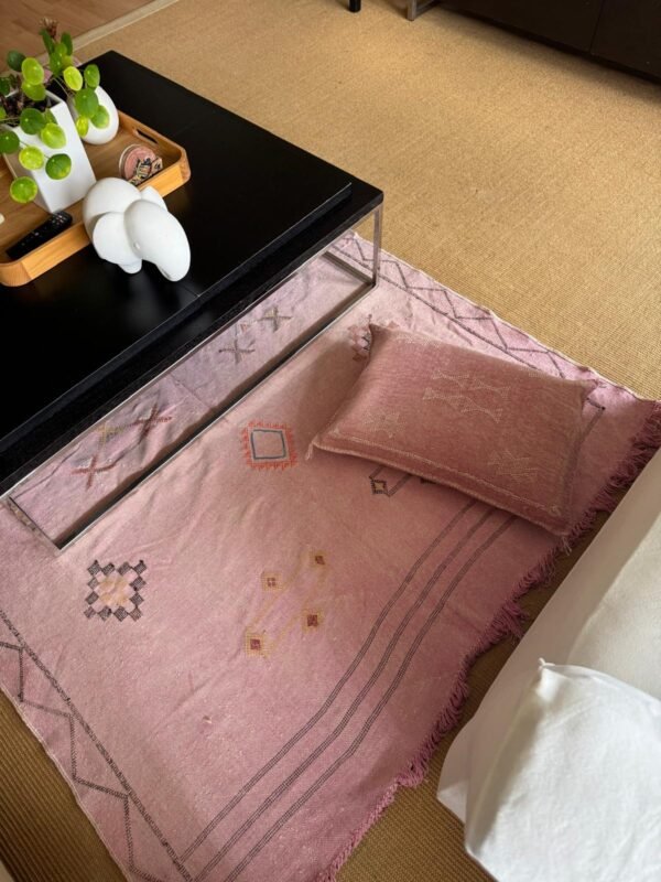 Coussin tapis rose